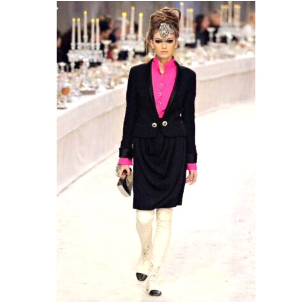 Chanel Tweed Tuxedo Blazer - Picture 3 of 16